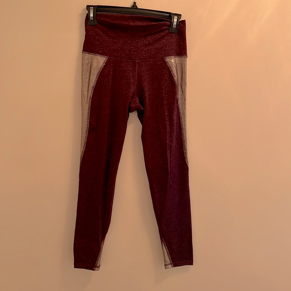 Aerie leggings with gold foil on sides. Cropped. Size medium.